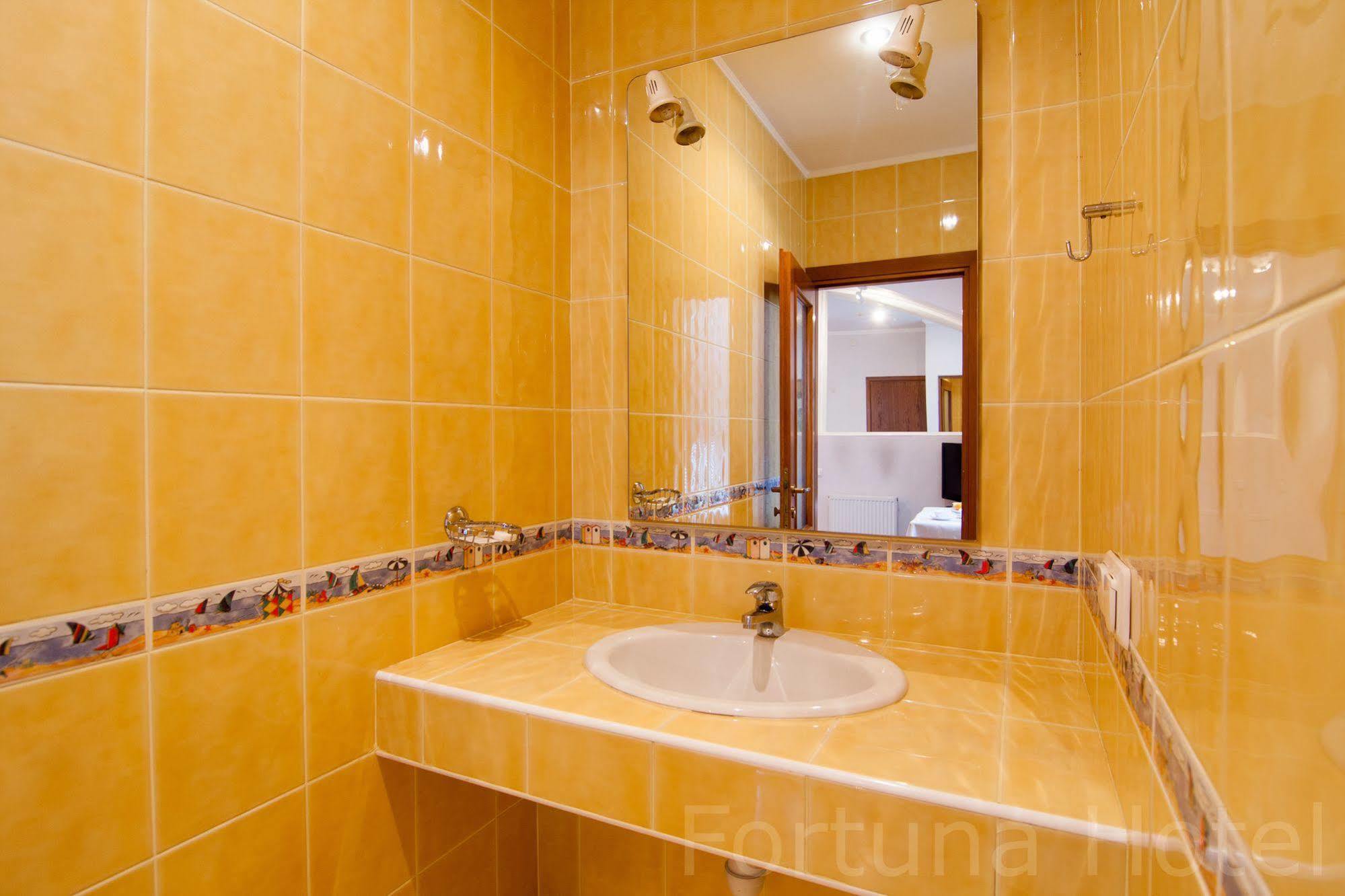 Fortuna Hotel Chişinău Extérieur photo
