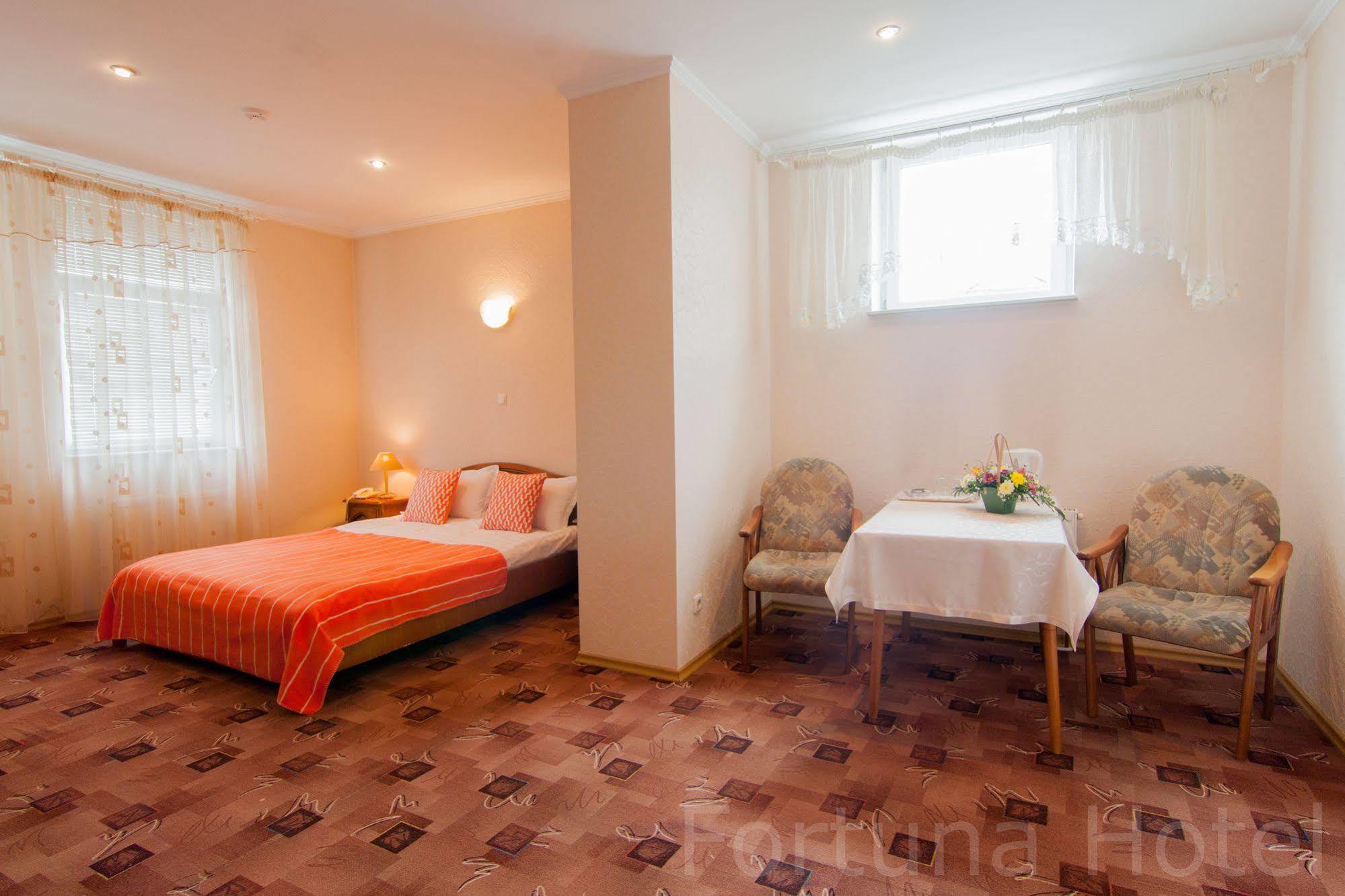 Fortuna Hotel Chişinău Extérieur photo