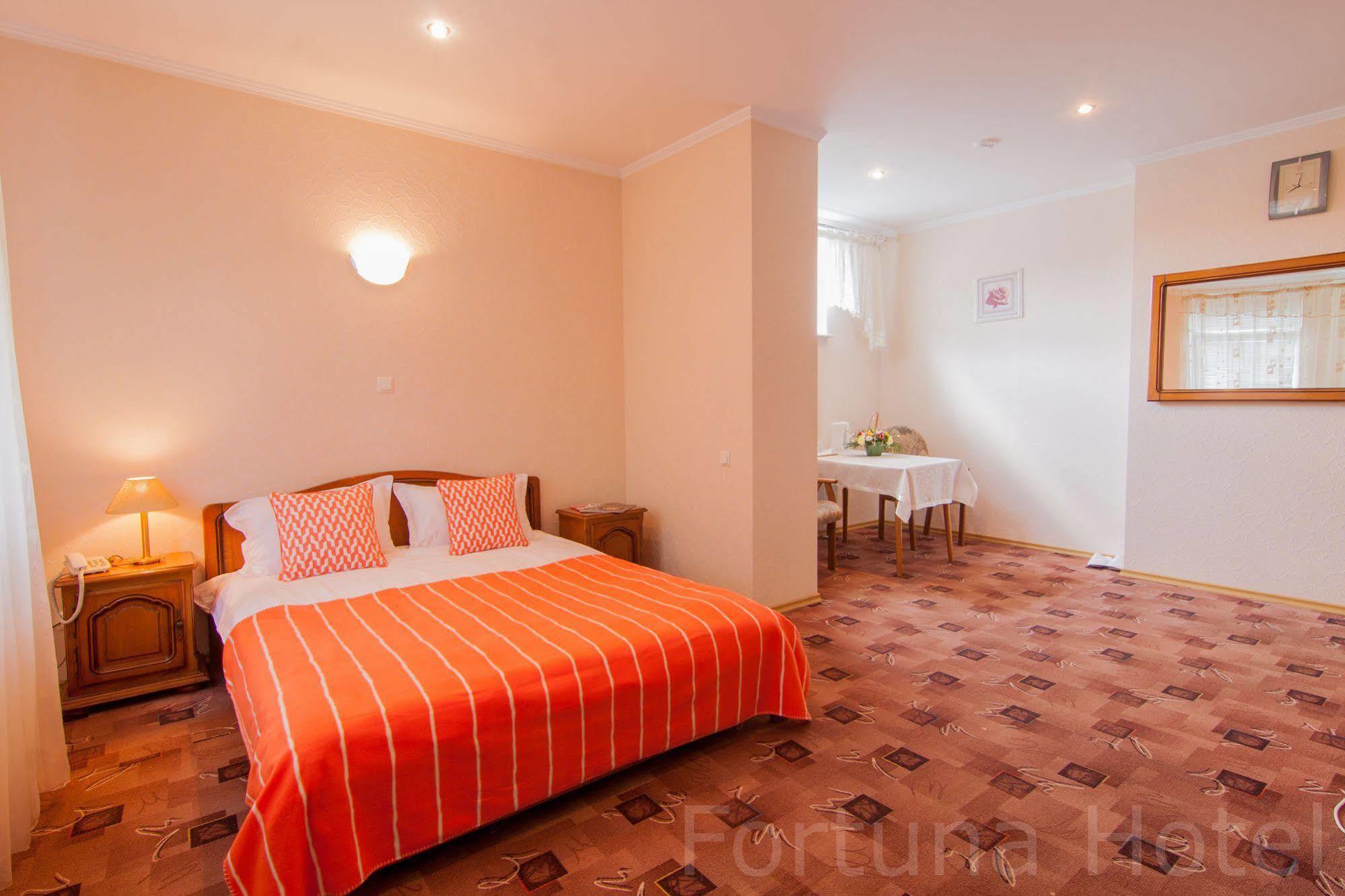Fortuna Hotel Chişinău Extérieur photo