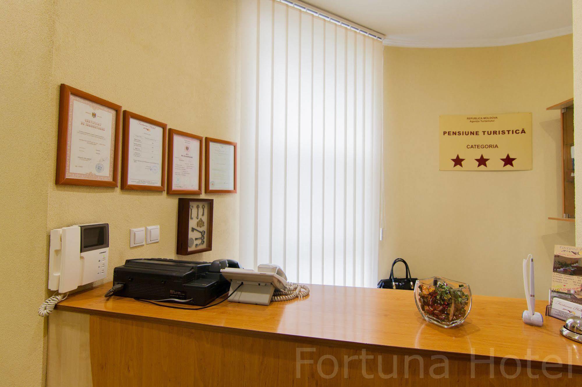 Fortuna Hotel Chişinău Extérieur photo