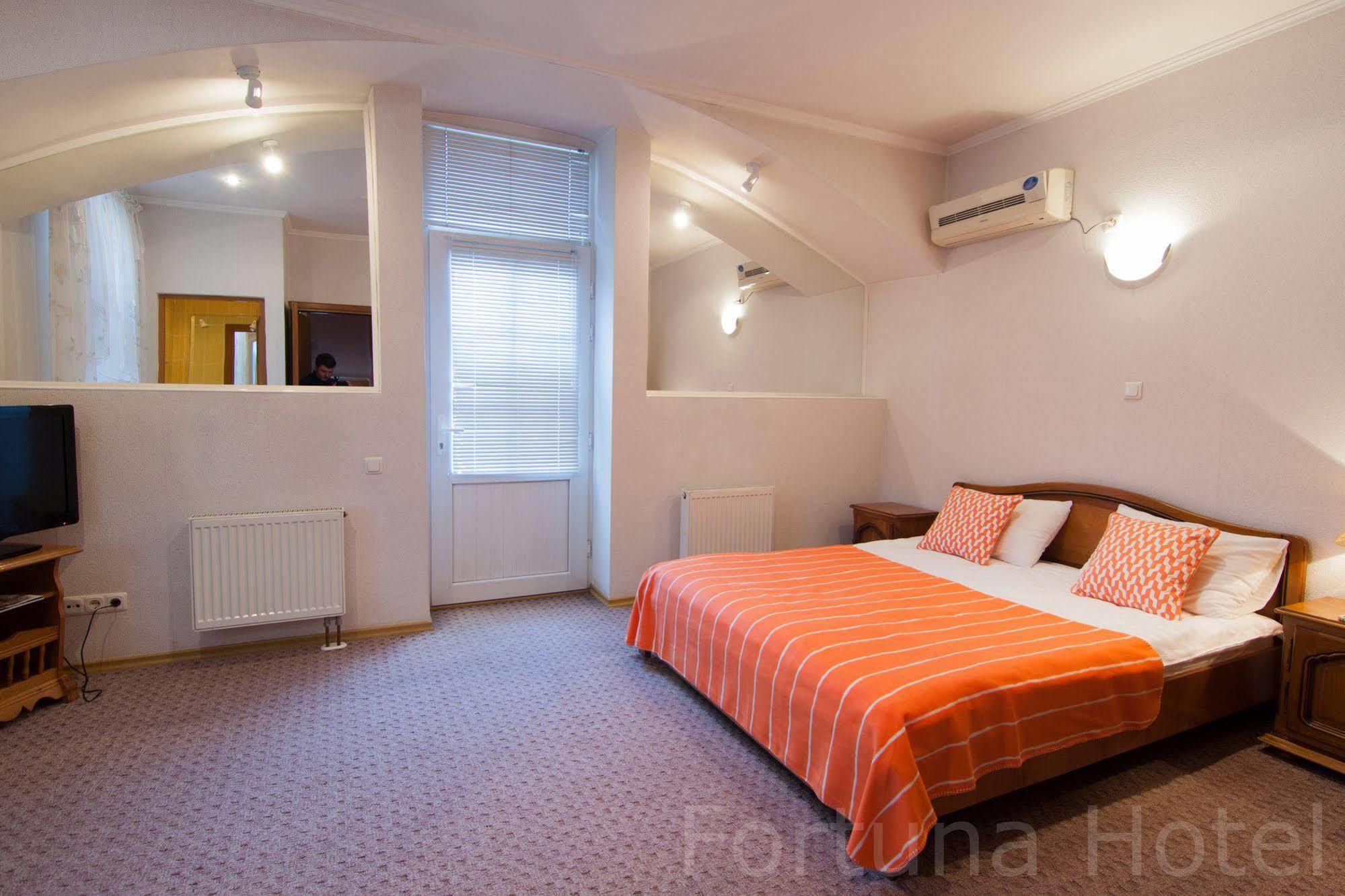 Fortuna Hotel Chişinău Extérieur photo